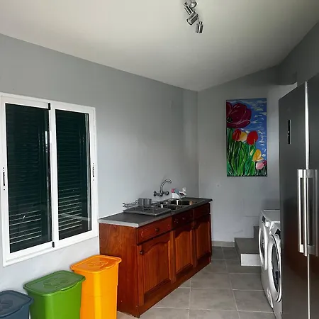 Дом отдыха Miguels Seaview Corner