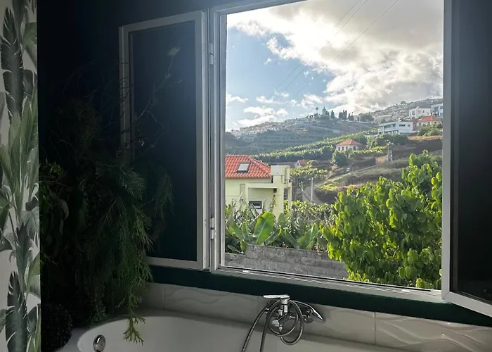 Miguels Seaview Corner * 蓬他达维托亚