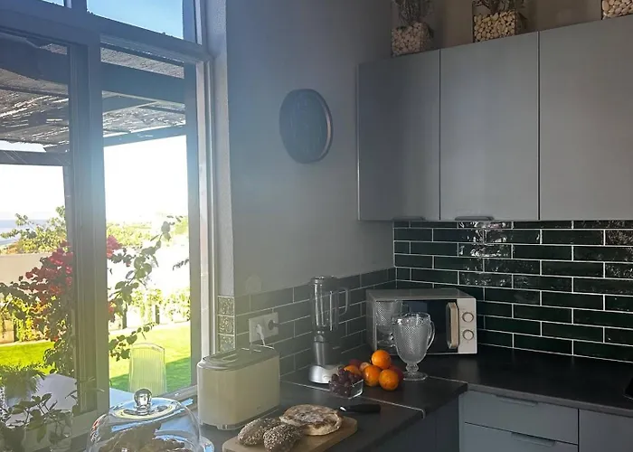 Miguels Seaview Corner * 蓬他达维托亚